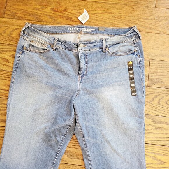 Torrid perfect boyfriend ankle jeans - Picture 3 of 4